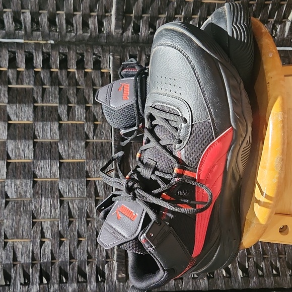 Puma red n balck high tops - Picture 3 of 8